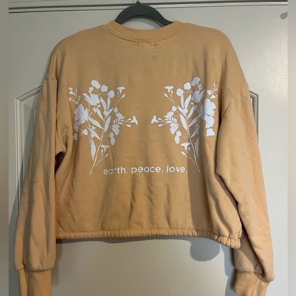 Old yellow long sleeve says “earth love peace” - Picture 3 of 3